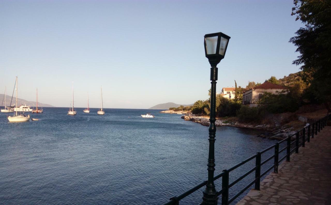 House With Garden Near The Sea Appartement Agia Efimia Buitenkant foto