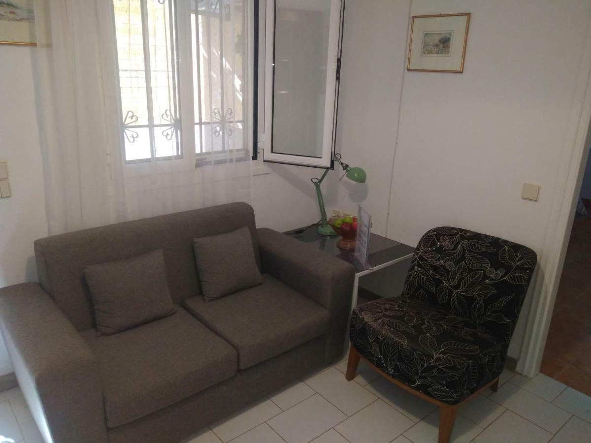 House With Garden Near The Sea Appartement Agia Efimia Buitenkant foto