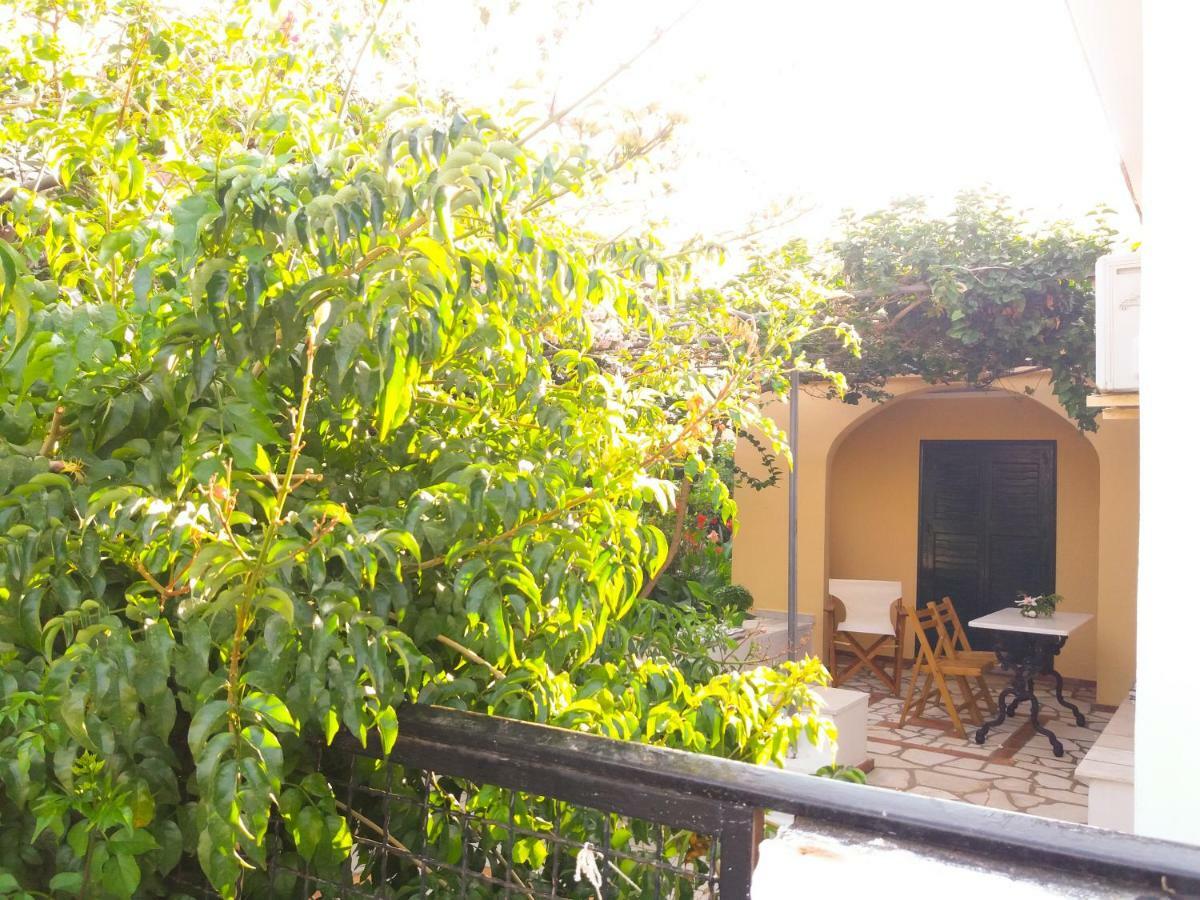 House With Garden Near The Sea Appartement Agia Efimia Buitenkant foto