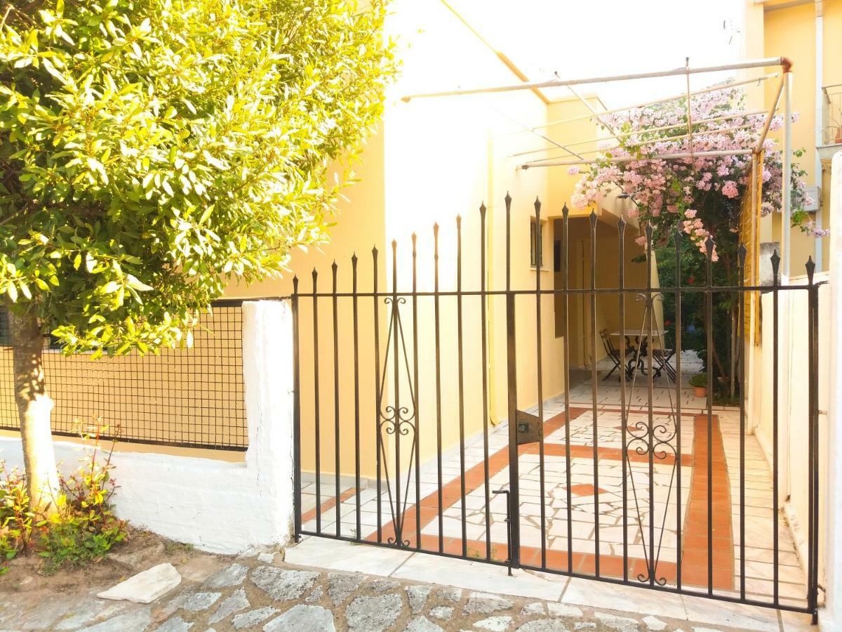 House With Garden Near The Sea Appartement Agia Efimia Buitenkant foto